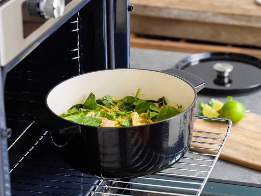 Covered Casserole 26cm (5.2L) Onyx Black - Image 4